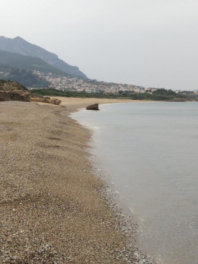Villa Tzanetos Seaside Kyparissia Exterior foto