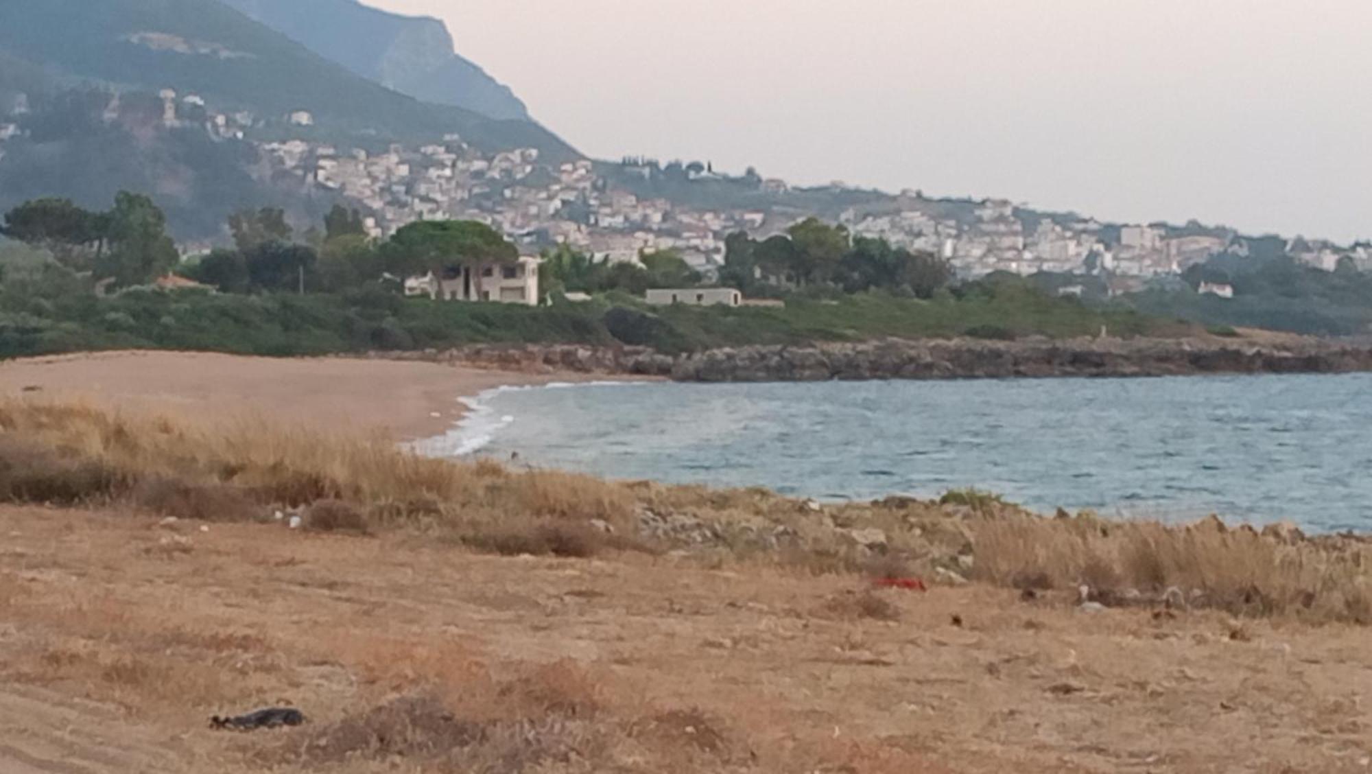 Villa Tzanetos Seaside Kyparissia Exterior foto